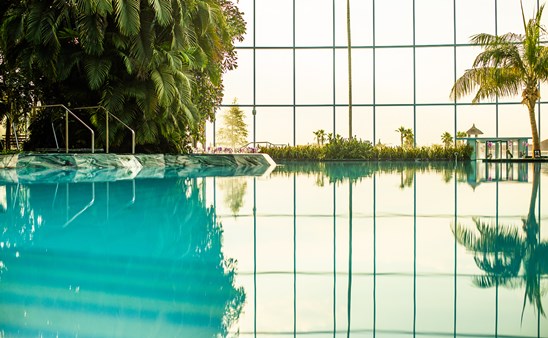 Therme Manchester pool